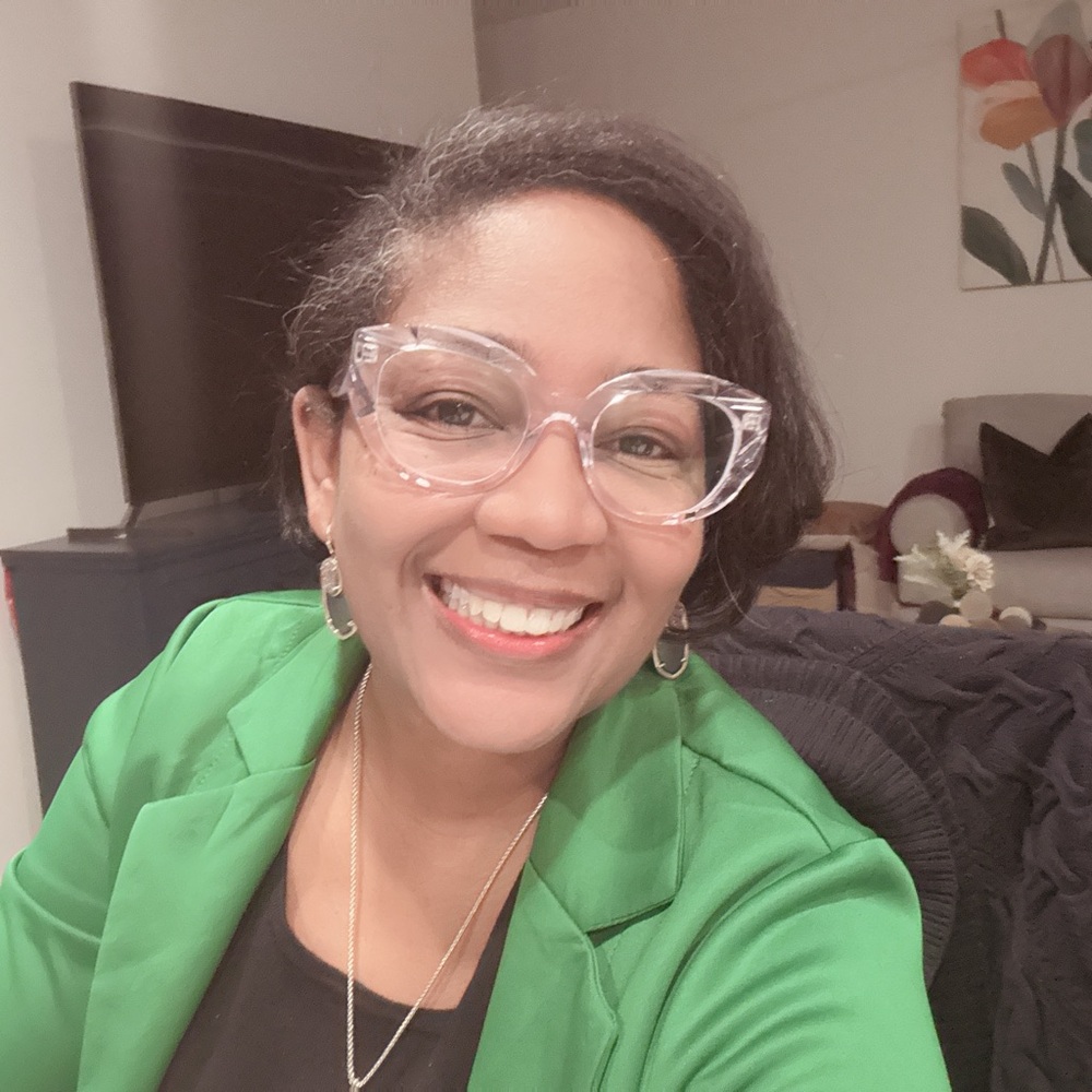Meet your Posher, Demetra